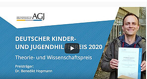 thumbnail mit dem Preisträger des Theorie- und Wissenschaftspreises Dr. Benedikt Hopmann